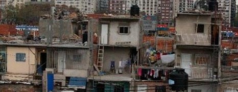 BARRIOS POBRES DEMANDAN AL GOBIERNO