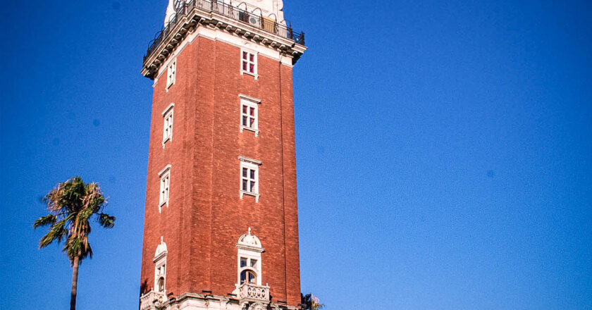 TORRE MONUMETAL DE BUENOS AIRES